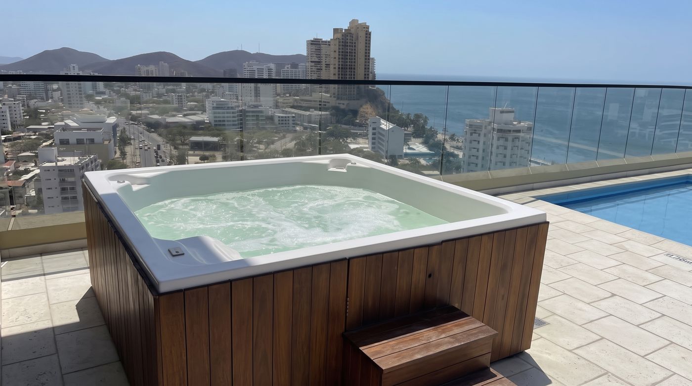 Rooftop jacuzzi hot tub for guests at a Santa Marta El Rodadero stay